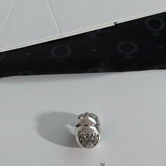 Pair of PANDORA *RETIRED*Sterling Silver Heart of Winter Clip w/cz's 796388CZ - Picture 6 of 10